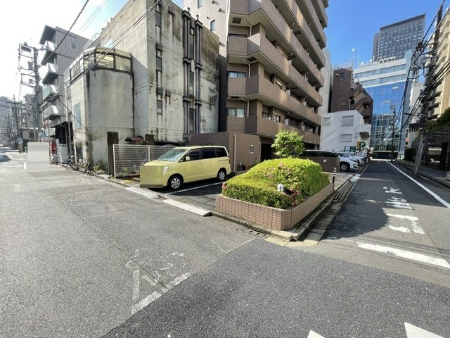 インフィニティ三田の駐車場