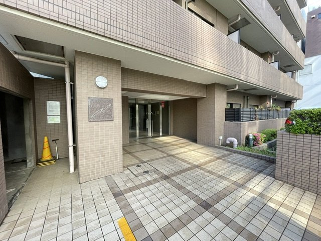 インフィニティ三田のエントランス