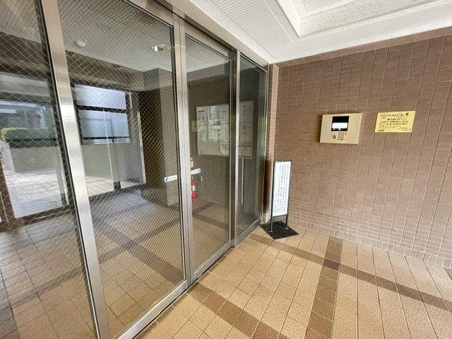 インフィニティ三田のエントランス