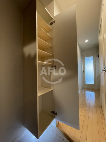 オリエンタル靱本町の収納|オリエンタル靭本町　シューズボックス