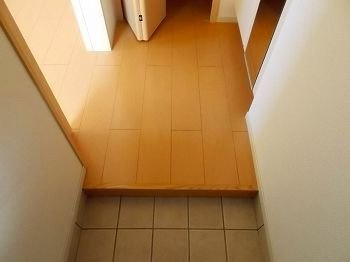 ホワイトローズの玄関