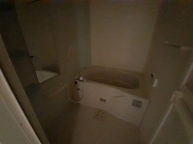 ホワイトローズの浴室