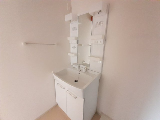 ホワイトローズの洗面所