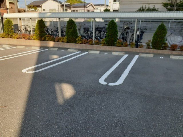 クレール姫路の駐車場