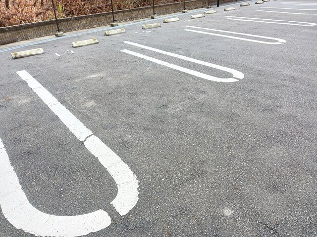 カプリスコート　ベースⅥの駐車場