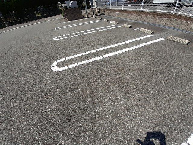 メゾン・ド・キャッスルの駐車場