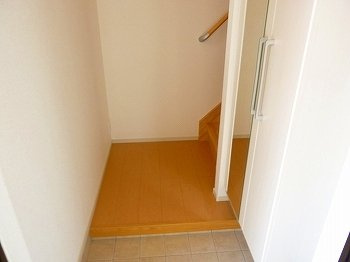 フィオーレ西庄Ｂの玄関