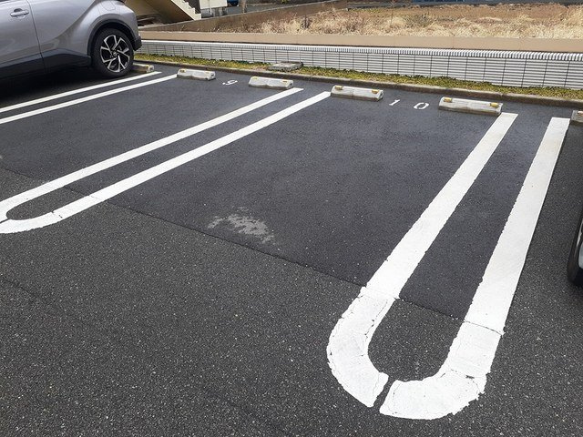 クレール姫路の駐車場