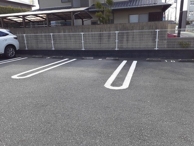 アルモニー・ＮＡＯの駐車場