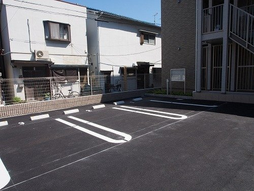 メゾンサンライズの駐車場