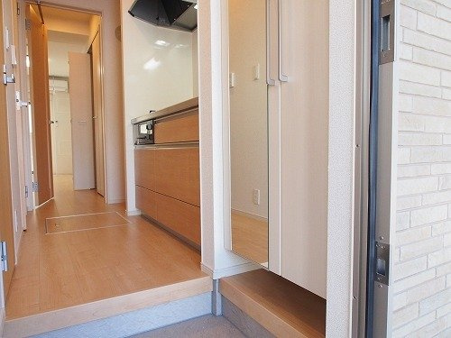 メゾンサンライズの玄関