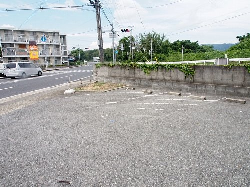 アクロポリスⅡの駐車場