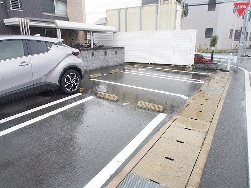 サンリット・レジデンスの駐車場