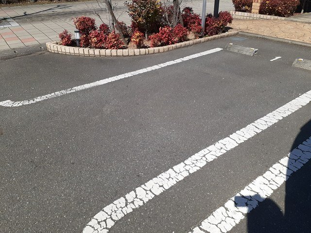 ウエスト　ウッド　アベニューの駐車場