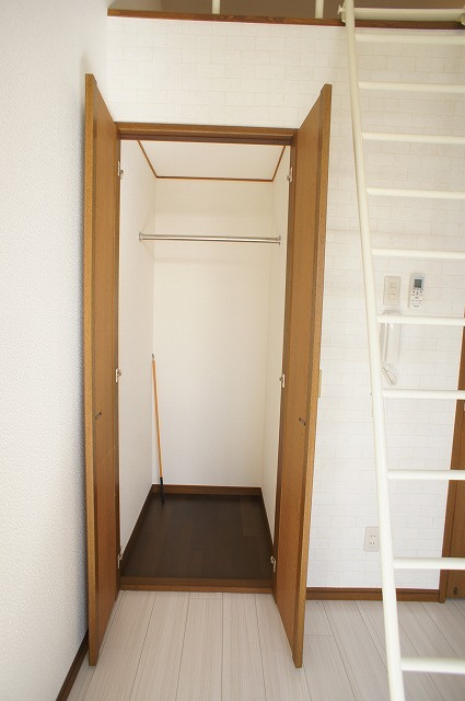 サンパレス大久保壱番館の玄関