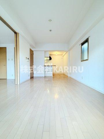 ラベニールの居間・リビング