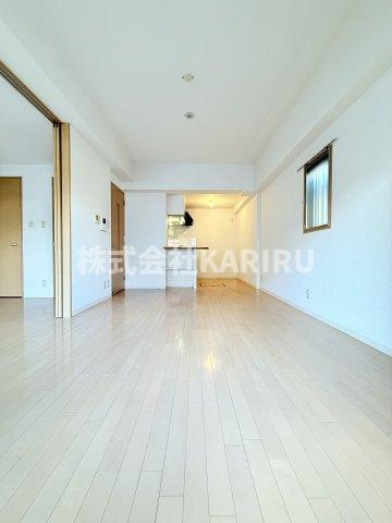 ラベニールの居間・リビング