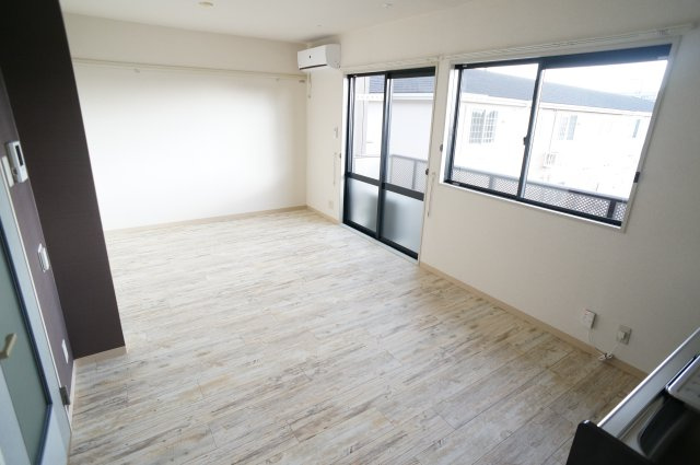 クレールコートＡの居間・リビング