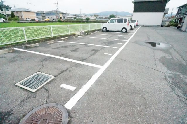 クレールコートＡの駐車場