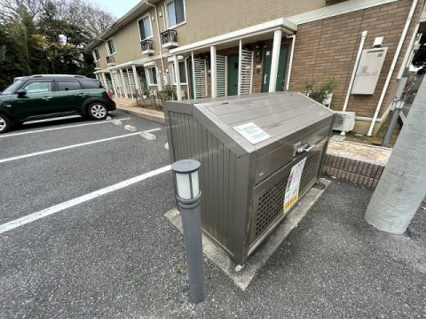 ヴィラージュ Bの駐車場