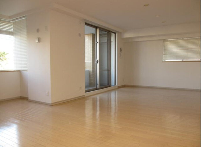 プレシェスト芦屋の居間・リビング