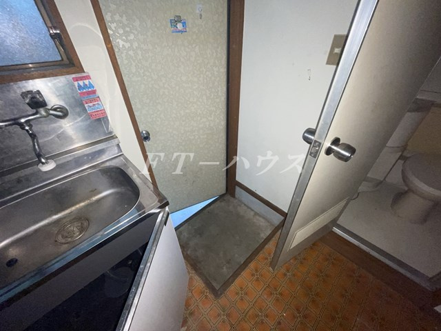 秋元ハイツの玄関