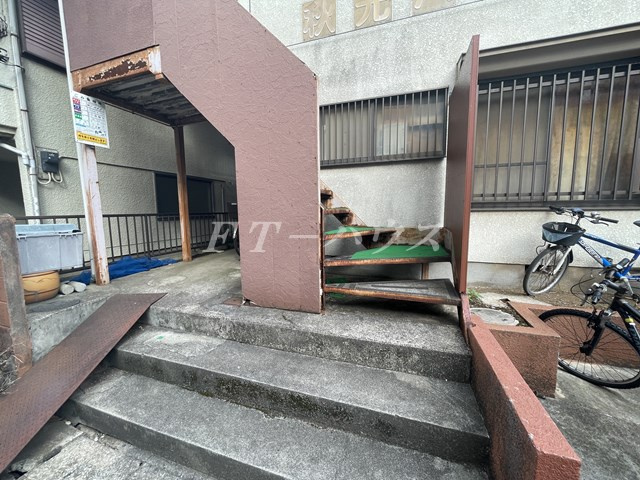 秋元ハイツの駐車場