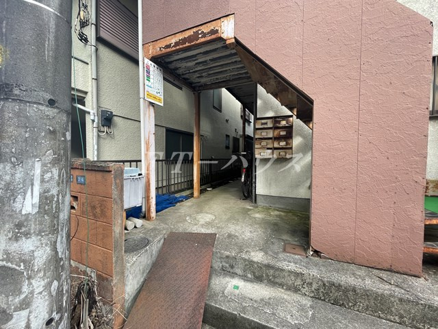 秋元ハイツのエントランス