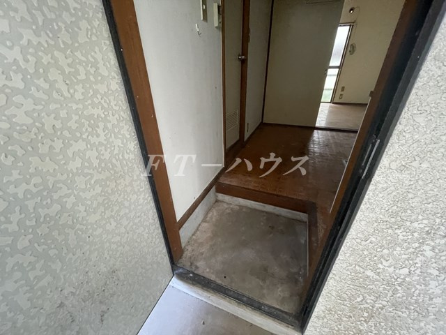 秋元ハイツの玄関