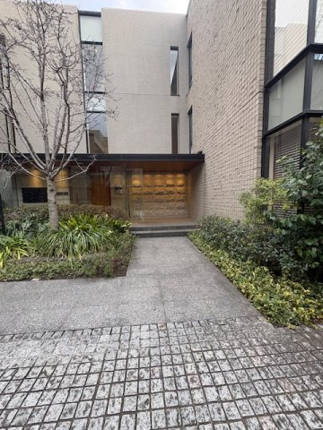 マジェス元麻布ガーデンズD棟の外観