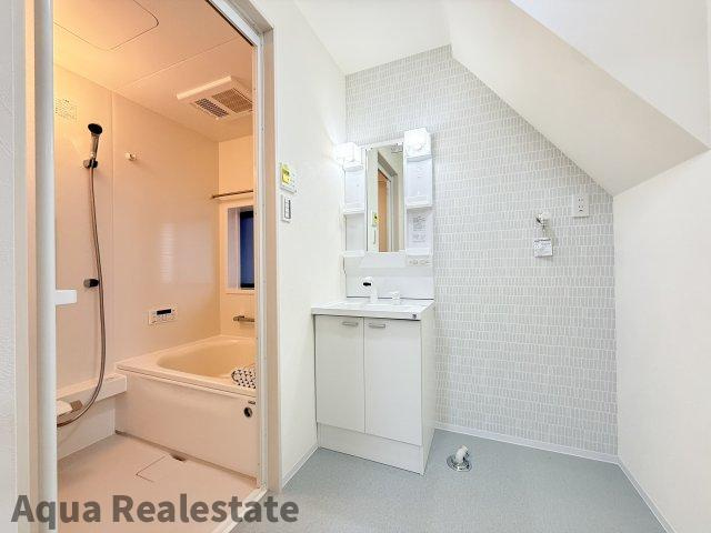 高松市扇町　リノベ住宅の独立洗面台|独立洗面化粧台が付いています