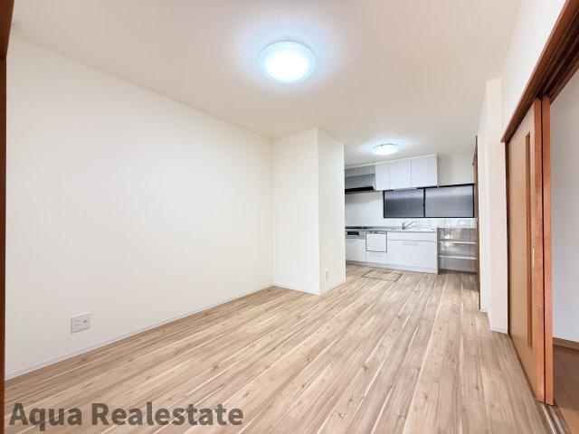 高松市扇町　リノベ住宅の居間・リビング|ゆったり過ごせる居間です