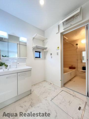 オール電化デザイナーズハウス高松市三条町⑥の独立洗面台|独立洗面台で身支度をすべて済ませてしまいましょう