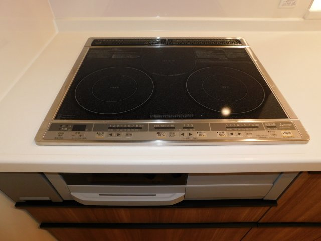 愛西市東保町中の新築一戸建のキッチン|◇ＩＨコンロ◇　　五徳がなくお手入れ楽々♪