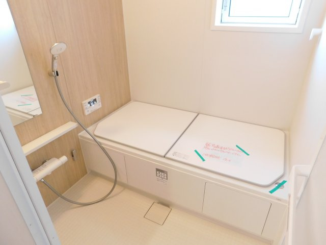 愛西市東保町中の新築一戸建の浴室|◇浴室◇　　広い１坪サイズ・浴室暖房乾燥機・追い焚き・断熱浴槽・エコベンチ浴槽・キレイサーモフロア・オートバス・バリアフリー・浴室窓あり