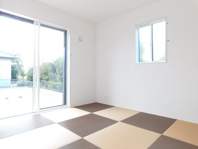 愛西市東保町中の新築一戸建の和室|◇洋風和室◇　　お子様の遊び場やお昼寝のスペースにも利用できます♪　全居室収納完備！