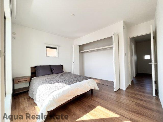 オール電化デザイナーズハウス坂出市白金町建売⑨の洋室|使い勝手のいい寝室です