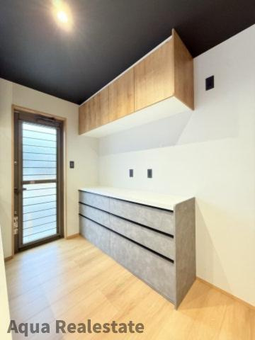 オール電化デザイナーズハウス坂出市白金町建売⑪のキッチン|コンパクトなキッチンで掃除もラクラク　※同仕様同タイプ室内写真