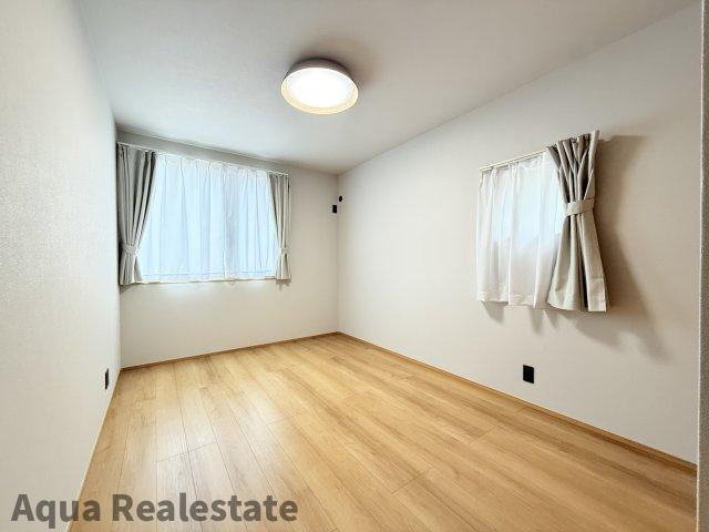 オール電化デザイナーズハウス坂出市白金町建売⑪の子供部屋|使い勝手のいい寝室です　※同仕様同タイプ室内写真