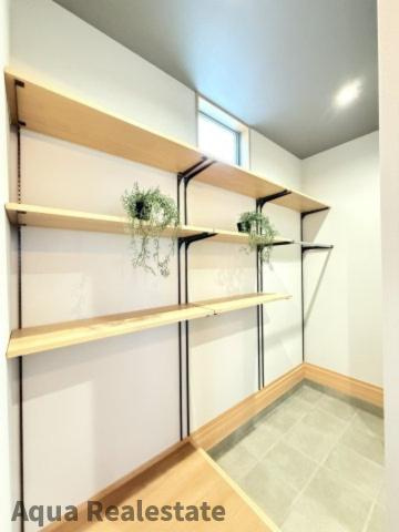 オール電化デザイナーズハウス坂出市白金町建売⑪の玄関|明るい玄関です　※同仕様同タイプ室内写真