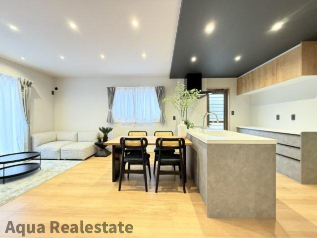 オール電化デザイナーズハウス坂出市白金町建売⑪の居間・リビング|ゆったり過ごせるリビングです　※同仕様同タイプ室内写真