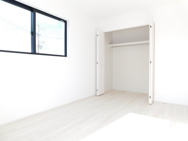 名古屋市港区名四町の新築一戸建の洋室|◇２階洋室◇　　南面で明るい洋室約６．０帖　全居室収納完備♪　バルコニー利用可！