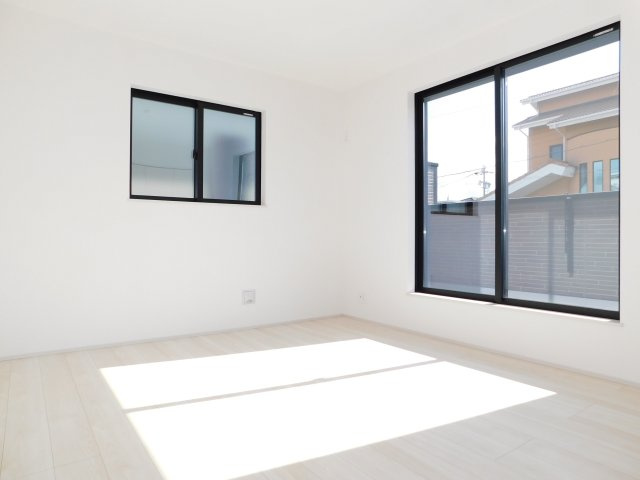 名古屋市港区名四町の新築一戸建の洋室|◇２階洋室◇　　南面で明るい洋室約７．０帖　全居室収納完備♪　バルコニー利用可！