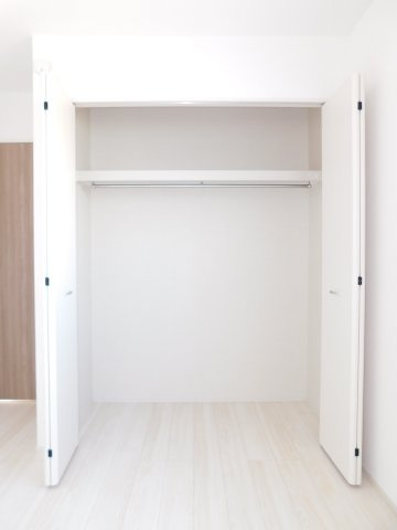 名古屋市港区名四町の新築一戸建の収納|◇クローゼット◇　　洋服や荷物がスッキリと片付く大容量収納！