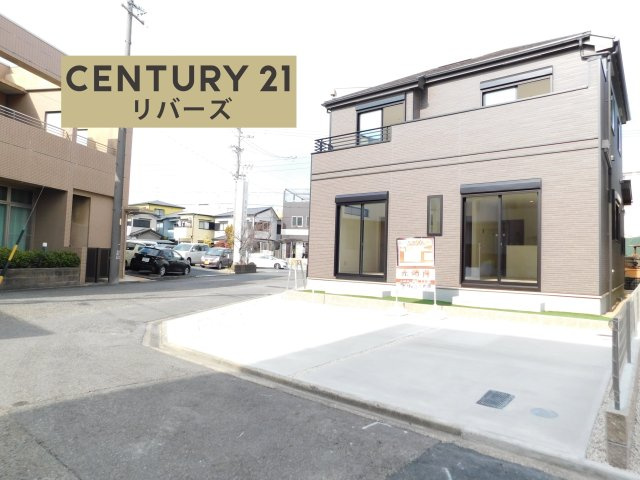 名古屋市港区名四町の新築一戸建の前面道路含む現地写真|◇ラスト１棟◇　　新価格！！いつでも見学出来ます♪（お問合せ当日、平日、水曜、夜間でもＯＫ）　開放的な角地！　南向き！　駐車並列２台ＯＫ！　続き間ＬＤＫ２２．５帖♪　南面ワイドバルコニー！