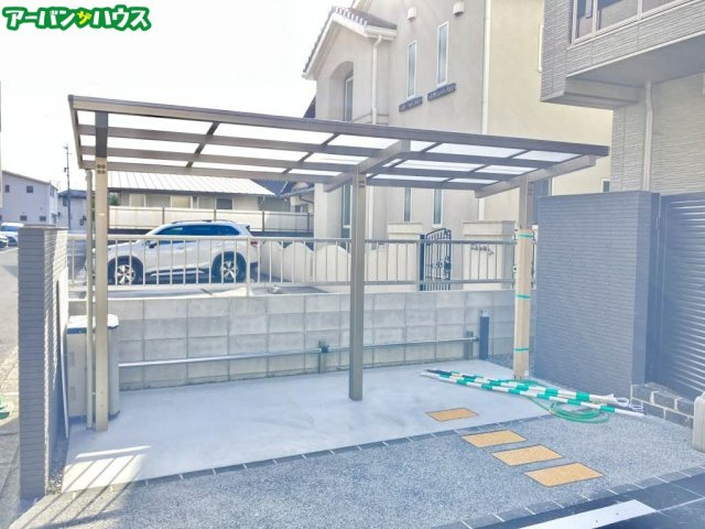 プレミアス学南の駐車場