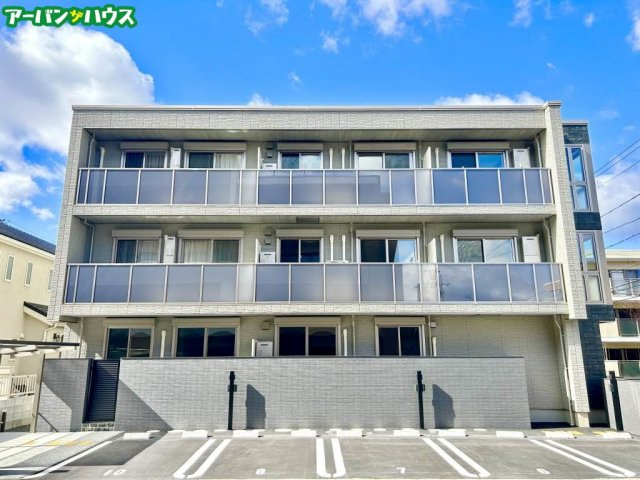 プレミアス学南の外観