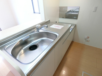 ゆったりスペースのキッチンです♪