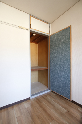 北側洋室収納
