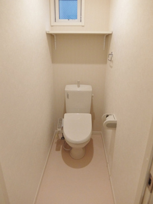 １Ｆトイレ　窓あります